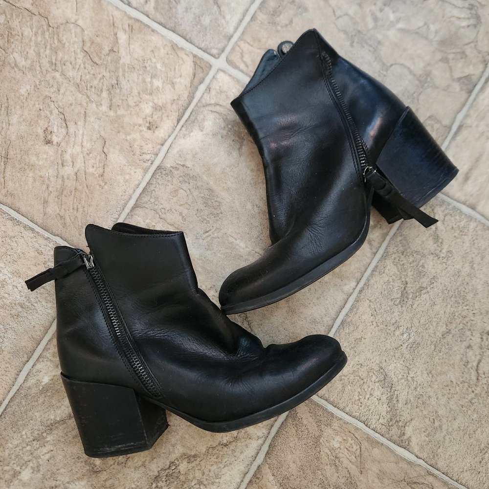 Black Fabianelli ankle boots